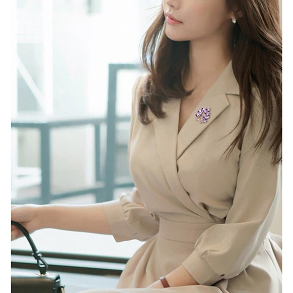 Fashion Rhinestones Bauhinia Flower Brooch - Picture 3 of 7